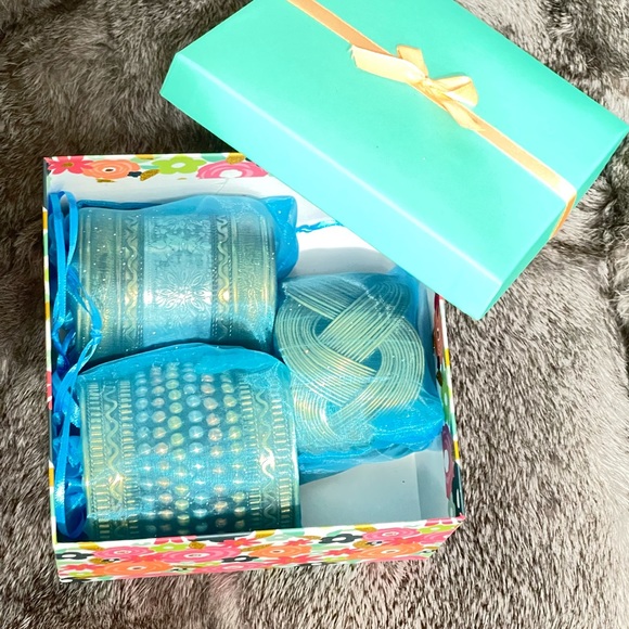 Vintage style bundle of cuff bangles - Picture 2 of 14